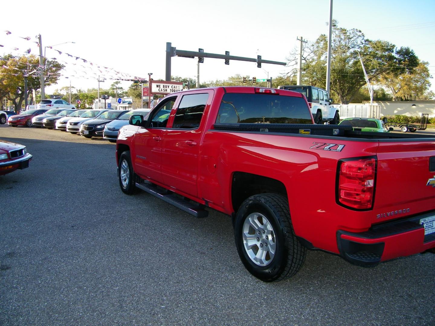 2018 Red /Black Chevrolet Silverado 1500 LT Z71 (3GCUKREC8JG) with an 5.3 V8 engine, Automatic transmission, located at 4000 Bee Ridge Road, Sarasota, FL, 34233, (941) 926-0300, 27.298664, -82.489151 - Photo#5